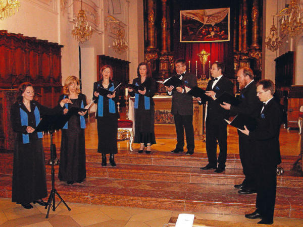 Bild: Vom Leiden zur Auferstehung . Scheyern Scheyern (eg) Zu einem Passionskonzert war das Vokalensemble Capella nova aus Ingolstadt in die Basilika nach Scheyern gekommen. Es wurde ein beeindruckender Auftritt.